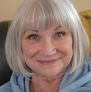 Meet your Posher, Lyn